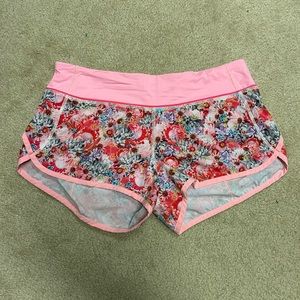 Lululemon Run: Speed Short *2-way Stretch Flowabunga mini multi / bleached coral
